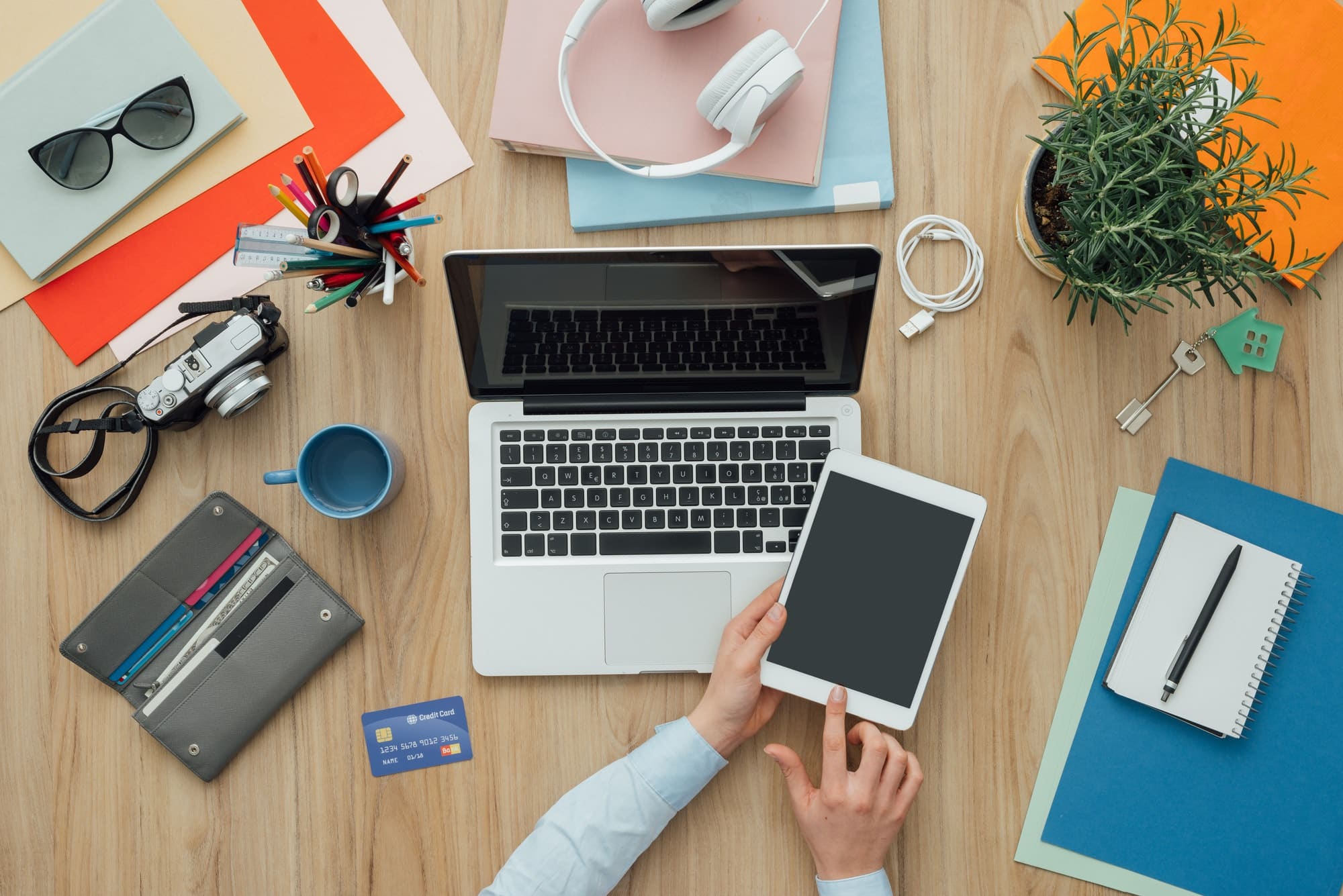 businesswoman working at desk 1